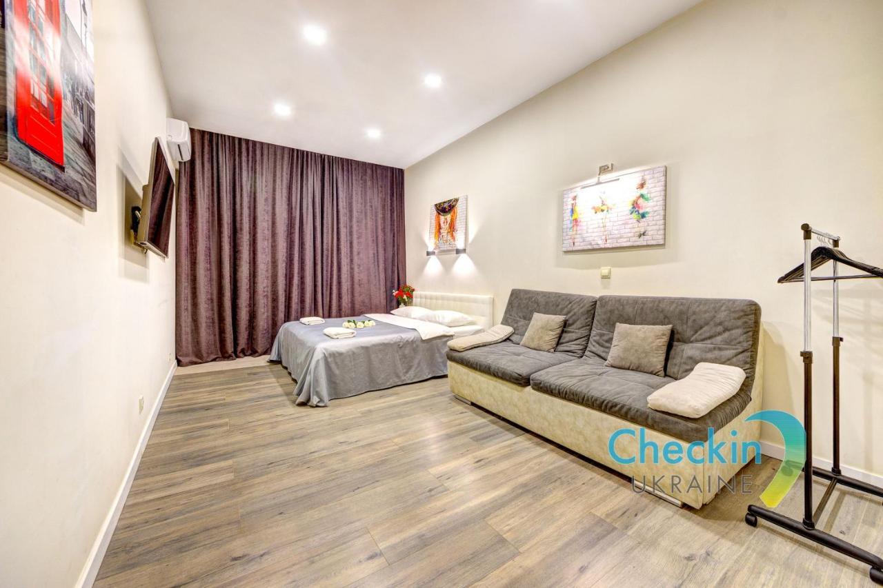 Two-Bedroom Apartment In The Center Near The National Sports Complex “Olympiyskiy” Kiev Luaran gambar